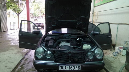 Mercedes-Benz E230  2.3 MT  1995 - Bán Mercedes E230 2.3 MT sản xuất 1995, màu đen