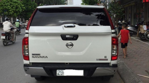 Nissan Navara NP300   2016 - Cần bán lại xe Nissan Navara NP300 2.5 năm 2016, màu trắng
