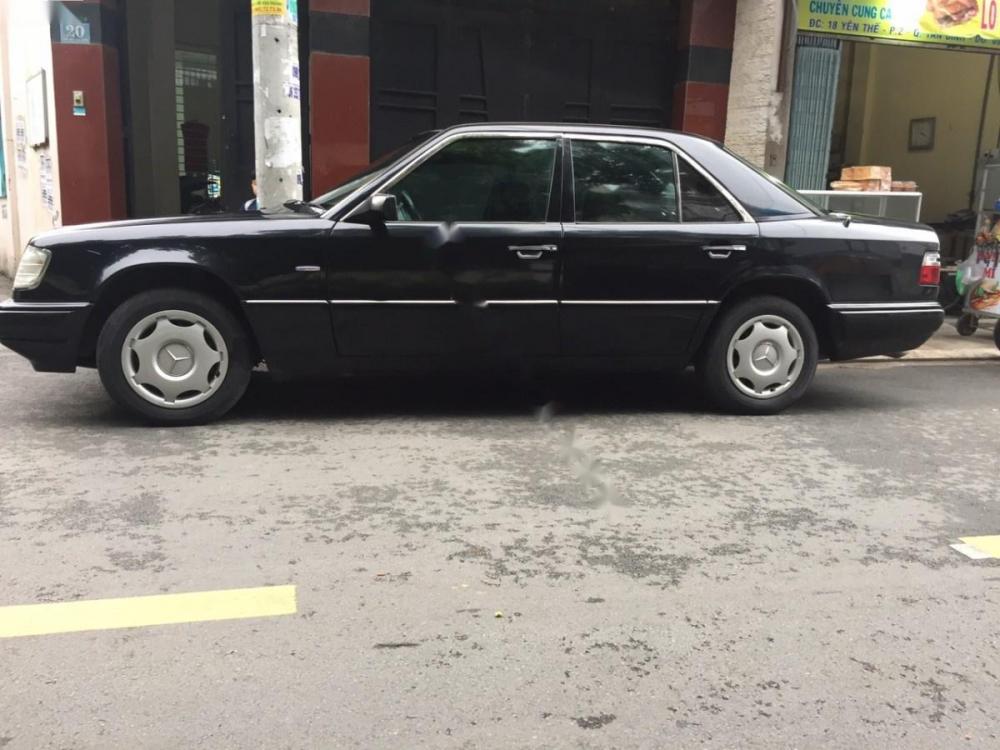 Mercedes-Benz E class E200 1995 - Cần bán xe Mercedes E200 năm 1995, màu đen, nhập khẩu nguyên chiếc chính chủ
