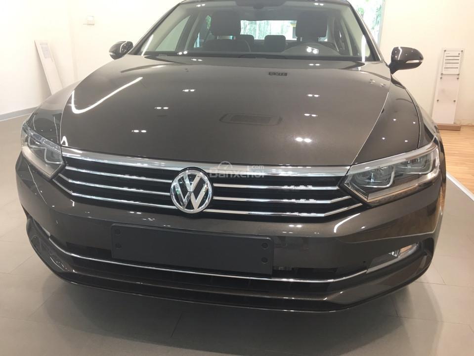 Volkswagen Passat GP 2017 - (VW Sài Gòn) Bán xe Volkswagen Passat GP 2017, màu nâu, xe nhập chính hãng. LH: 097.8877.754