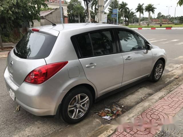 Nissan Tiida 1.6 2009 - Cần bán Nissan Tiida 1.6 đời 2009, màu bạc, 370 triệu