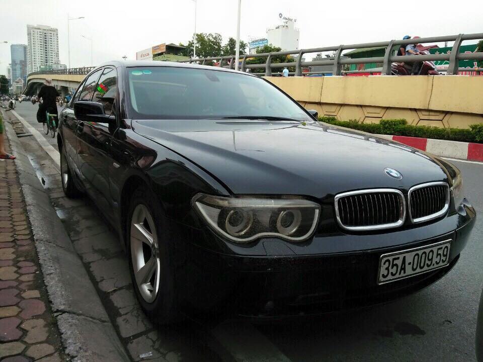 BMW 7 Series 735i 2004 - Cần bán xe BMW 7 Series 735i sản xuất 2004, màu đen, xe nhập