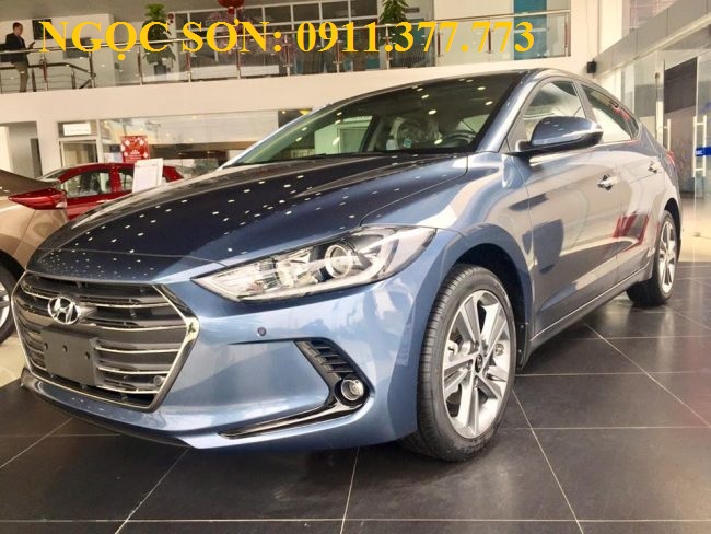 Hyundai Elantra 2017 - Bán Hyundai Elantra đời 2017 màu xanh đá cực đẹp, hỗ trợ trả góp 90% xe, chạy Grab - Lh Ngọc Sơn: 0911.377.773