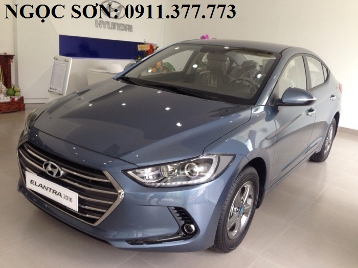 Hyundai Elantra 2017 - Bán Hyundai Elantra đời 2017 màu xanh đá cực đẹp, hỗ trợ trả góp 90% xe, chạy Grab - Lh Ngọc Sơn: 0911.377.773