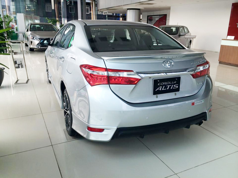 Toyota Corolla altis 1.8G CVT 2017 - Bán Toyota Corolla Altis 1.8 CVT, mẫu xe toàn cầu, có đủ màu, khuyến mãi lớn, giao xe ngay