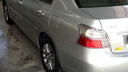 Toyota Vios   AT  2013 - Bán Toyota Vios AT sản xuất 2013, màu bạc 
