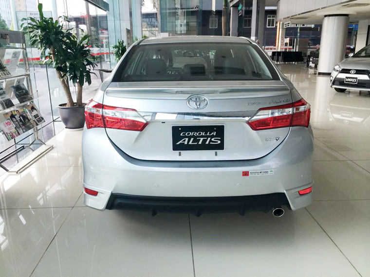 Toyota Corolla altis 1.8G CVT 2017 - Bán Toyota Corolla Altis 1.8 CVT, mẫu xe toàn cầu, có đủ màu, khuyến mãi lớn, giao xe ngay