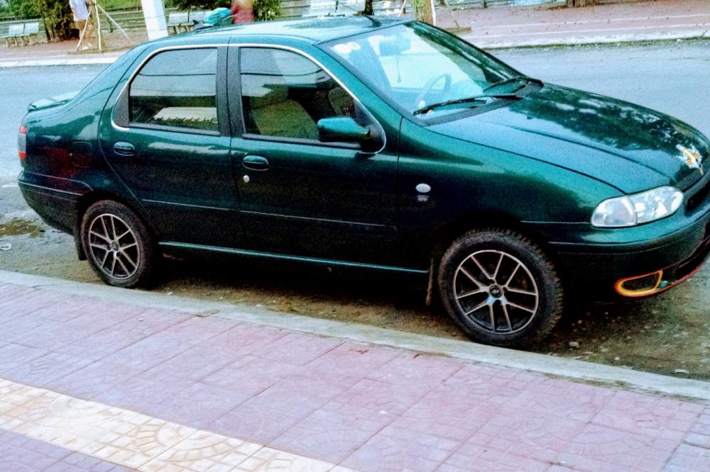Fiat Siena 2004 - Cần bán lại xe Fiat Siena đời 2004, màu xanh lục, nhập khẩu xe gia đình, 115 triệu