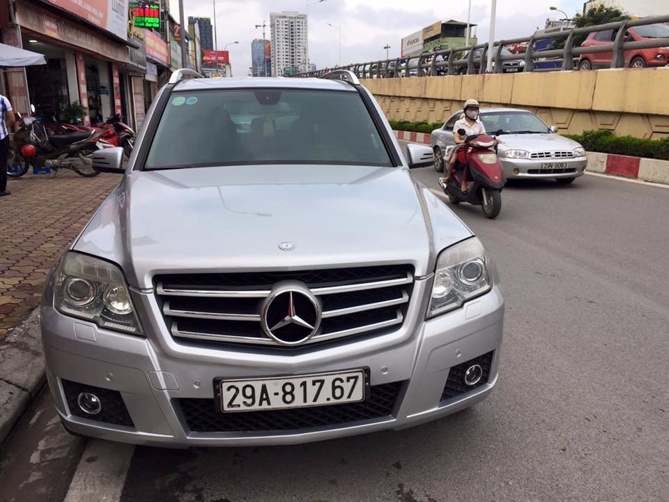 Mercedes-Benz GLK 2009 - Cần bán gấp Mercedes GLK300 4 Matic đời 2009, màu bạc, nhập khẩu nguyên chiếc, số tự động