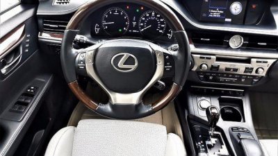 Lexus ES 350 2012 - Bán ô tô Lexus ES 350 đời 2012, màu trắng, xe nhập số tự động