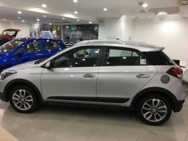 Hyundai i20 Active   2017 - Bán xe Hyundai i20 Active đời 2017, màu bạc, 603 triệu