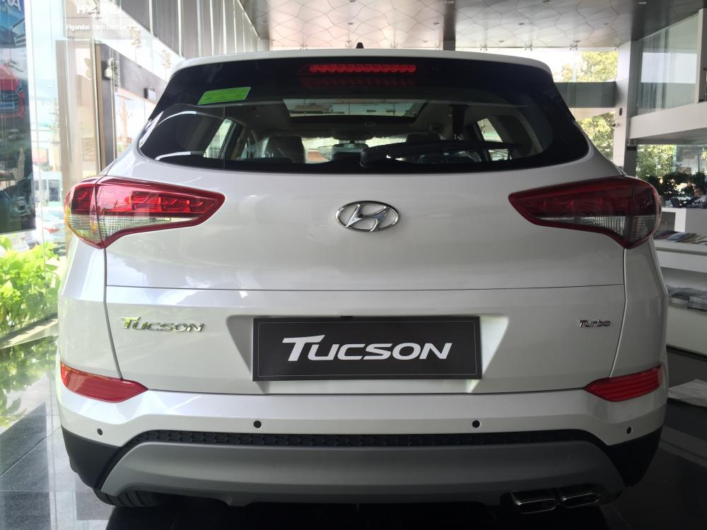 Hyundai Tucson 2018 - Bán Hyundai Tucson sản xuất 2018, màu trắng