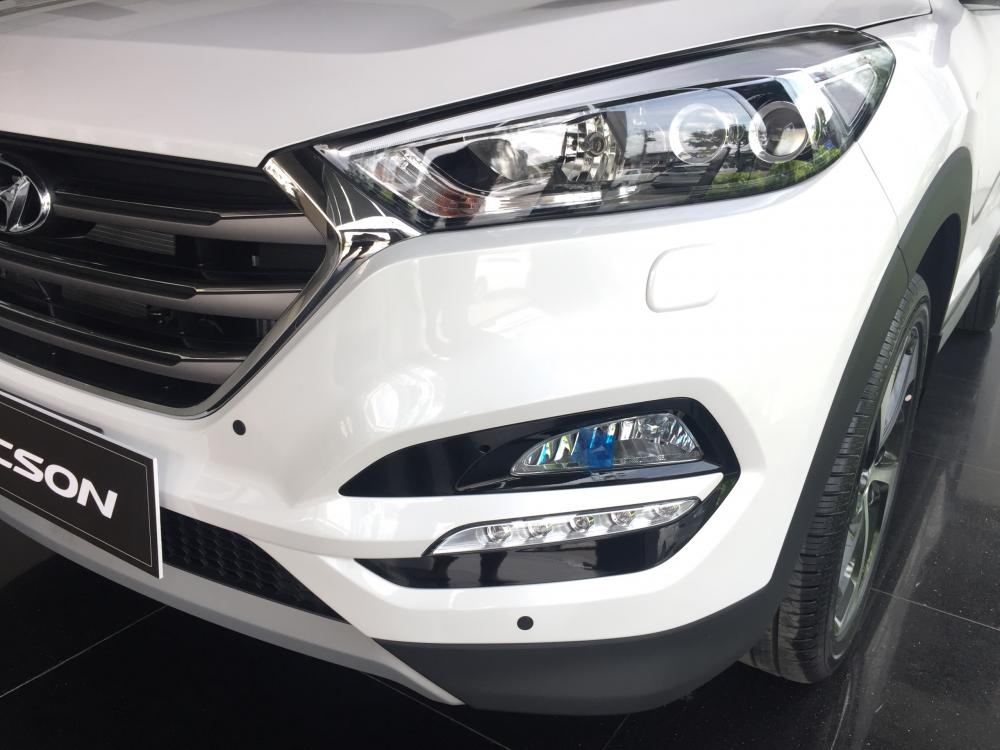 Hyundai Tucson 2018 - Bán Hyundai Tucson sản xuất 2018, màu trắng