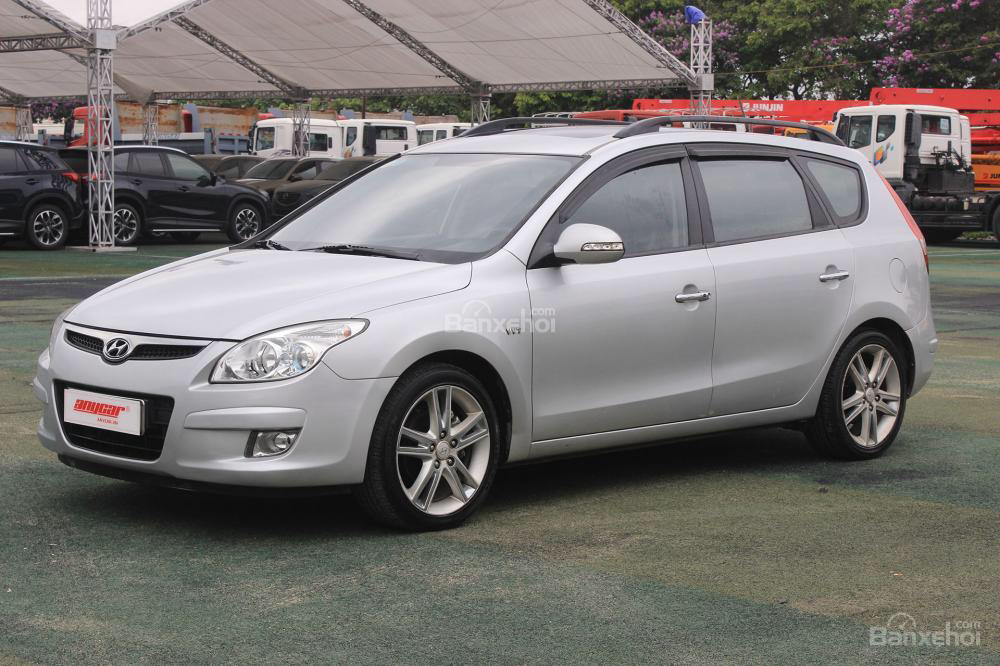 Hyundai i30 CW 2009 - Bán Hyundai i30 sản xuất 2009 màu bạc, giá tốt nhập khẩu nguyên chiếc