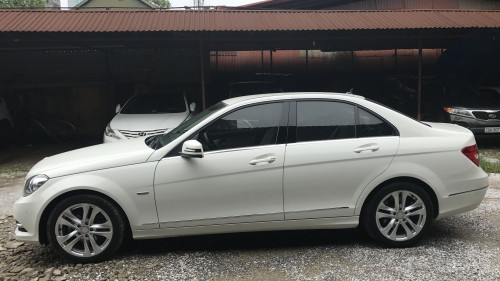 Mercedes-Benz CL class  2.0 AT  2011 - Cần bán xe Mercedes 2.0 AT đời 2011, màu trắng, 810tr