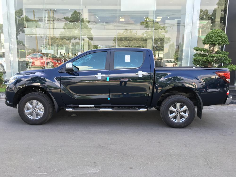 Mazda BT 50 4WD MT 2.2L 2017 - Cần bán Mazda BT 50 4WD MT 2.2L 2018, màu đen, giá 680tr