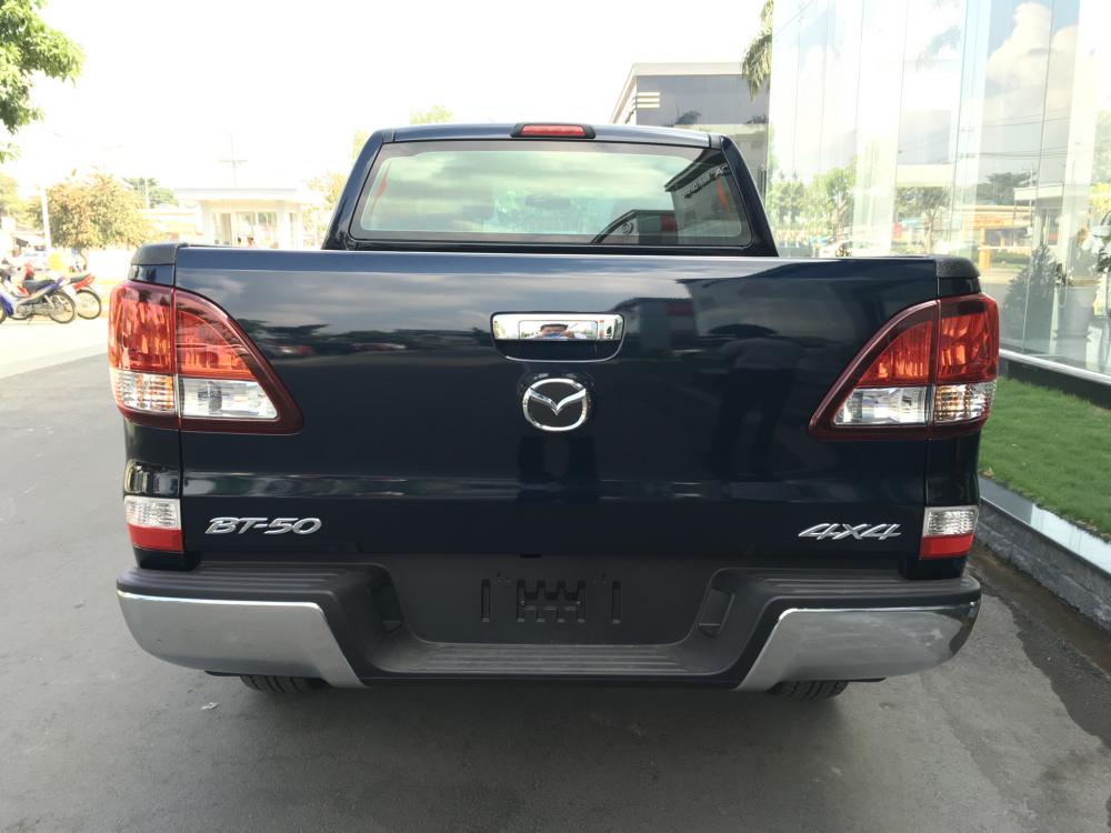 Mazda BT 50 4WD MT 2.2L 2017 - Cần bán Mazda BT 50 4WD MT 2.2L 2018, màu đen, giá 680tr