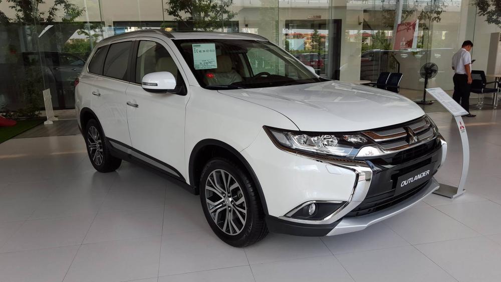 Mitsubishi Outlander XL 2.4   2017 - Mitsubishi Outlander 2.4 đời 2017, màu trắng, nhập Nhật