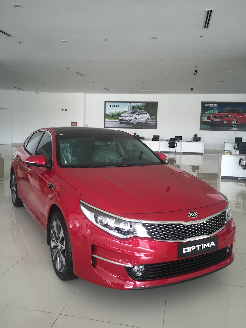 Kia Optima AT 2017 - Kia Optima chỉ cần 252 triệu rinh xe về ngay