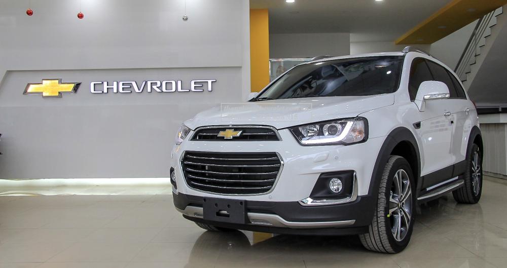 Chevrolet Captiva Revv LTZ 2.4 AT 2017 - Bán Chevrolet Captiva Revv 2017 KM cực khủng. LH: Kiểm 0976.828.297 để có giá tốt nhất Miền Nam