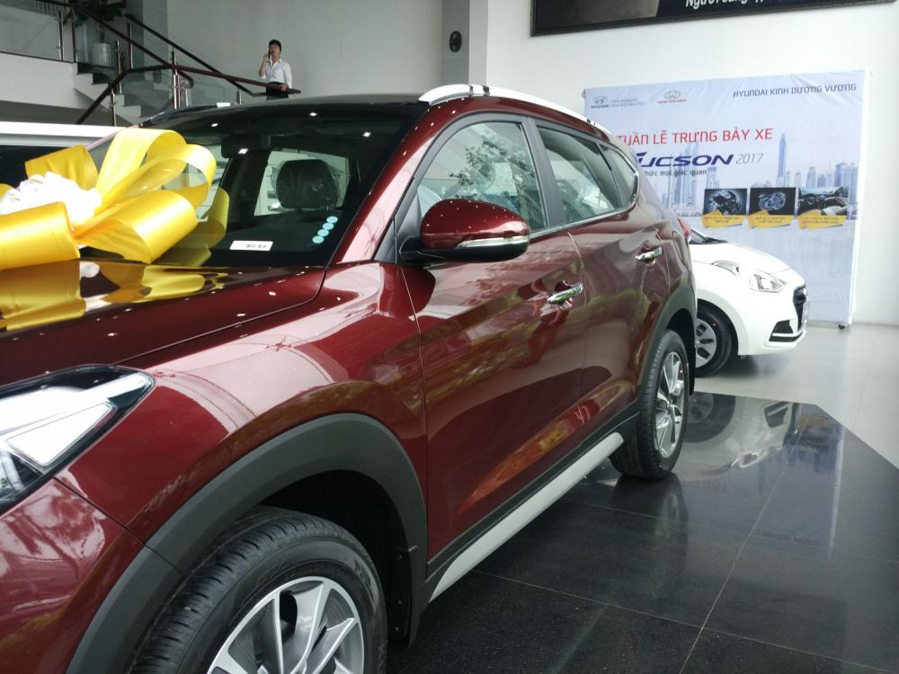 Hyundai Tucson 2.0  AT  2017 - Bán Hyundai Tucson 2.0 AT năm 2018, màu đỏ, giá chỉ 890 triệu