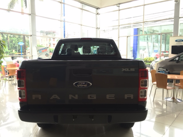 Ford Ranger XLS 4x2 MT 2017 - Ford Nam Định bán xe Ford Ranger, trả góp chỉ 130Tr có xe lăn bánh