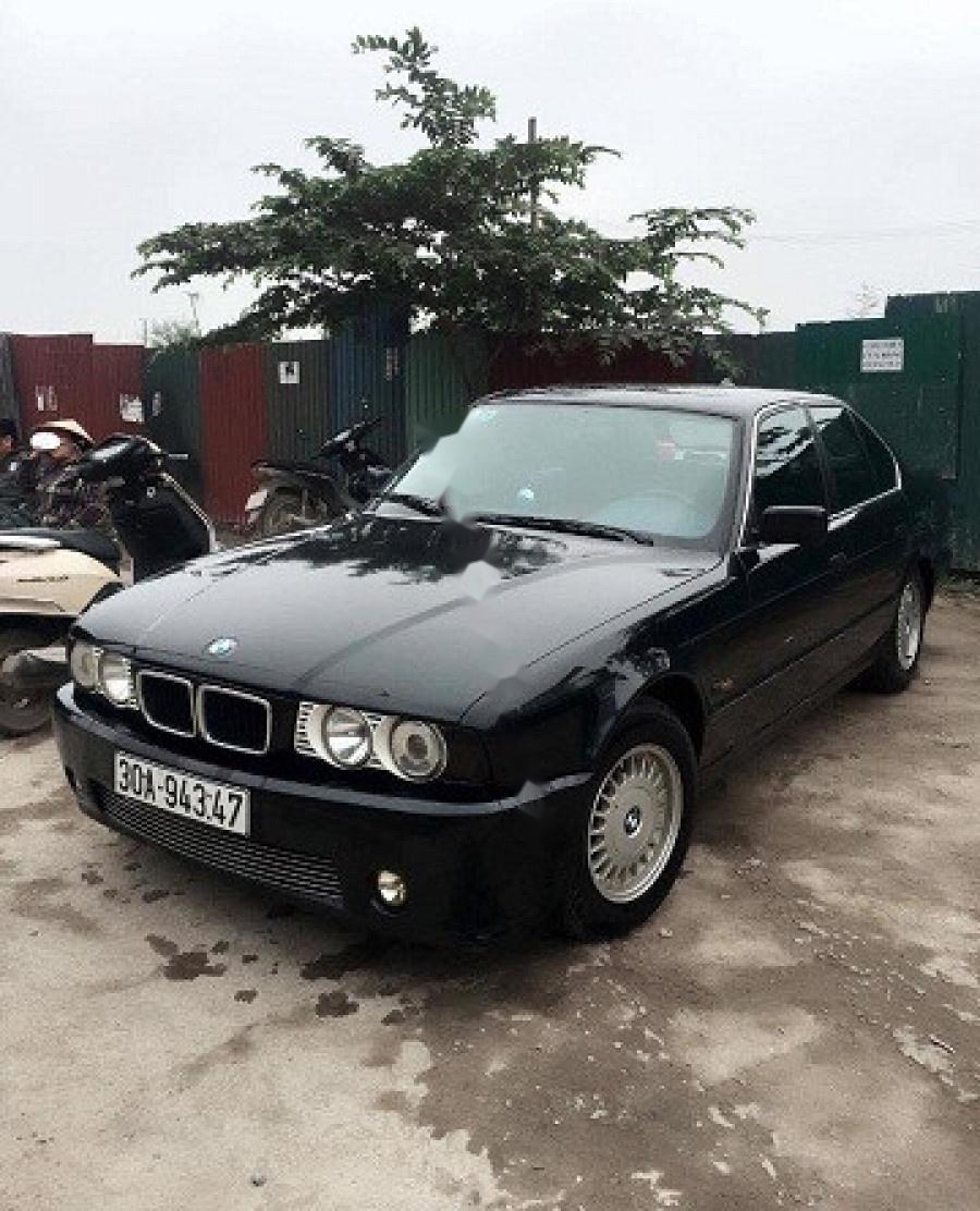 BMW 3 Series 320i 1995 - Bán BMW 3 Series 320i đời 1995, màu đen, nhập khẩu nguyên chiếc còn mới, giá chỉ 125 triệu