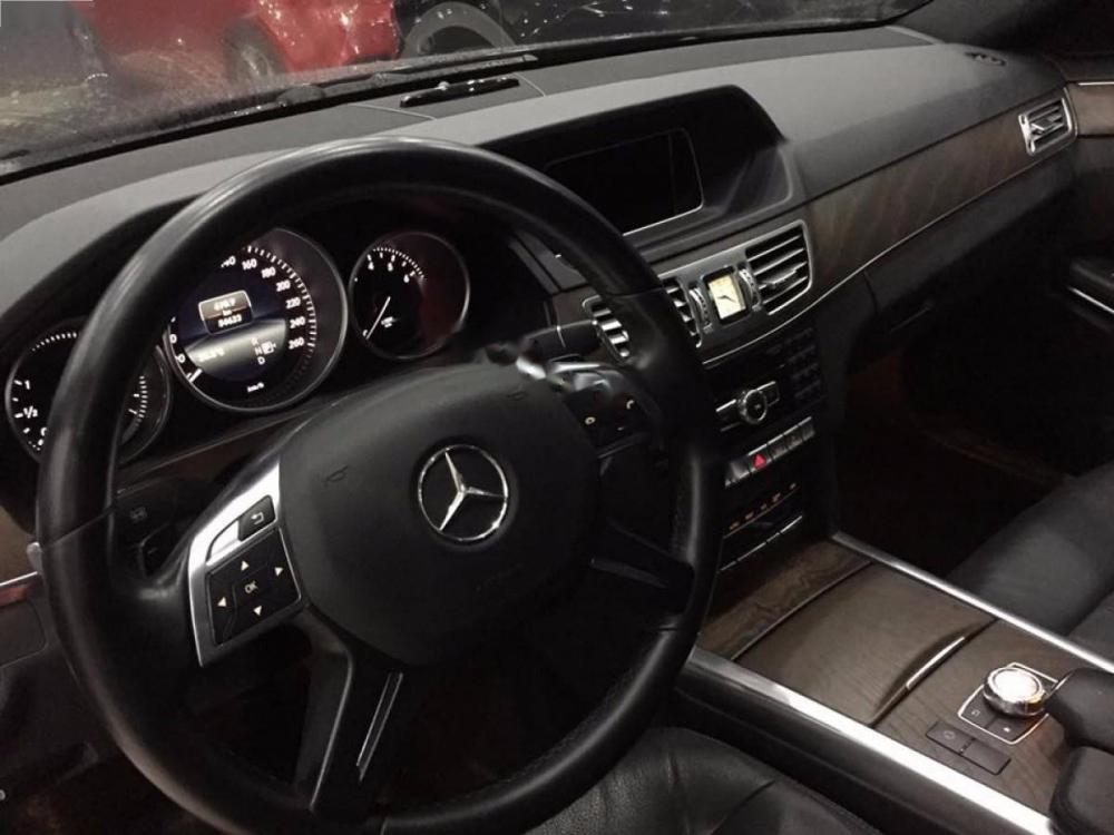 Mercedes-Benz E class 200 2014 - Cần bán gấp Mercedes 200 đời 2014, màu đen đẹp như mới