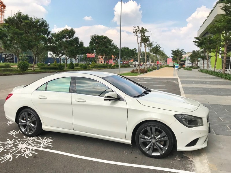 Mercedes-Benz CLA 200 2014 - Cần bán lại xe Mercedes CLA 200 đời 2014, màu trắng, xe nhập, chính chủ