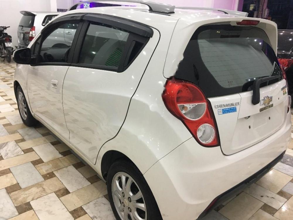 Chevrolet Spark 1.0 LTZ 2014 - Cần bán Chevrolet Spark đời 2014, màu trắng xe gia đình, 295 triệu