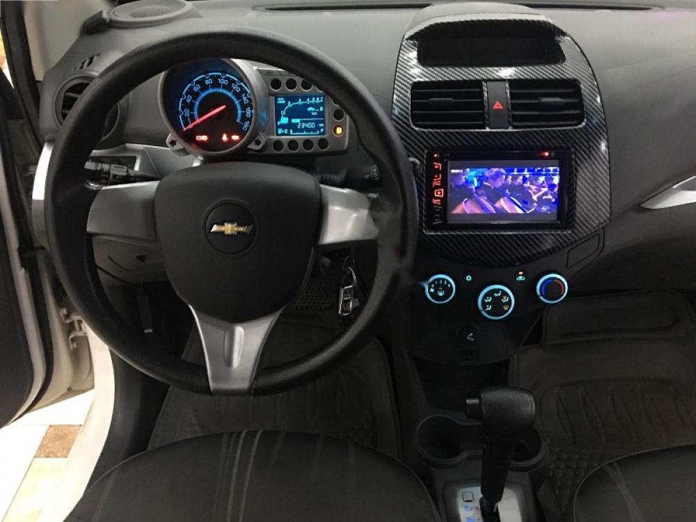 Chevrolet Spark 1.0 LTZ 2014 - Cần bán Chevrolet Spark đời 2014, màu trắng xe gia đình, 295 triệu