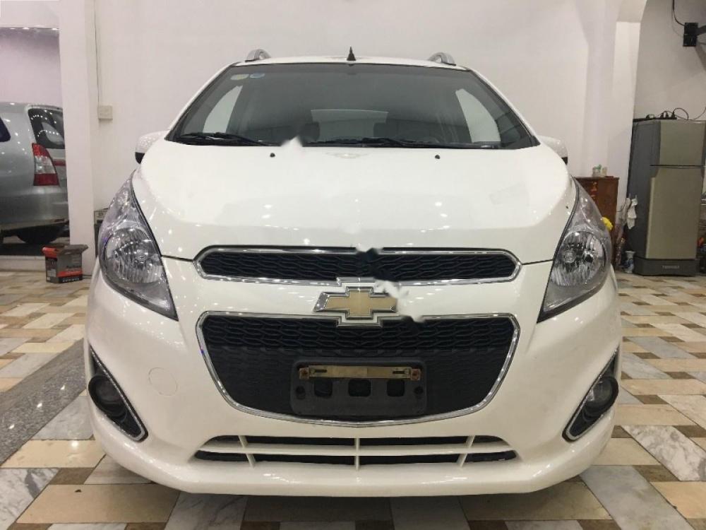 Chevrolet Spark 1.0 LTZ 2014 - Cần bán Chevrolet Spark đời 2014, màu trắng xe gia đình, 295 triệu