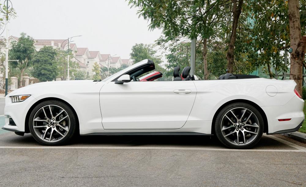 Ford Mustang 2.3L Ecoboost 2016 - Bán Ford Mustang 2.3L Ecoboost 2016, màu trắng, nhập khẩu