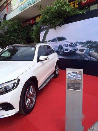 Mercedes-Benz GLK Class GLC300 2017 - Cần bán Mercedes GLC300 đời 2017, màu trắng, nhập khẩu nguyên chiếc