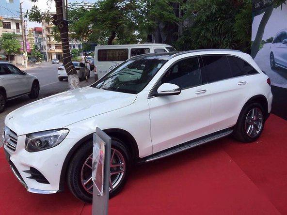 Mercedes-Benz GLK Class GLC300 2017 - Cần bán Mercedes GLC300 đời 2017, màu trắng, nhập khẩu nguyên chiếc