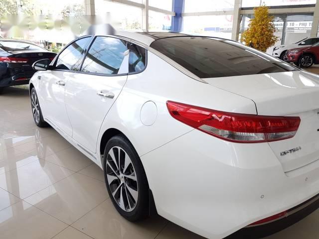 Kia Optima  2.0 ATH 2017 - Bán ô tô Kia Optima 2.0 ATH đời 2017, màu trắng