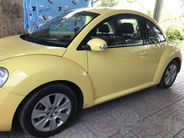 Volkswagen Beetle 2009 - Cần bán gấp Volkswagen Beetle đời 2009, màu vàng, giá chỉ 550 triệu