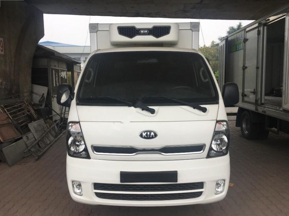 Kia Bongo III 2013 - Bán xe Kia Bongo III đời 2013, màu trắng, nhập khẩu nguyên chiếc