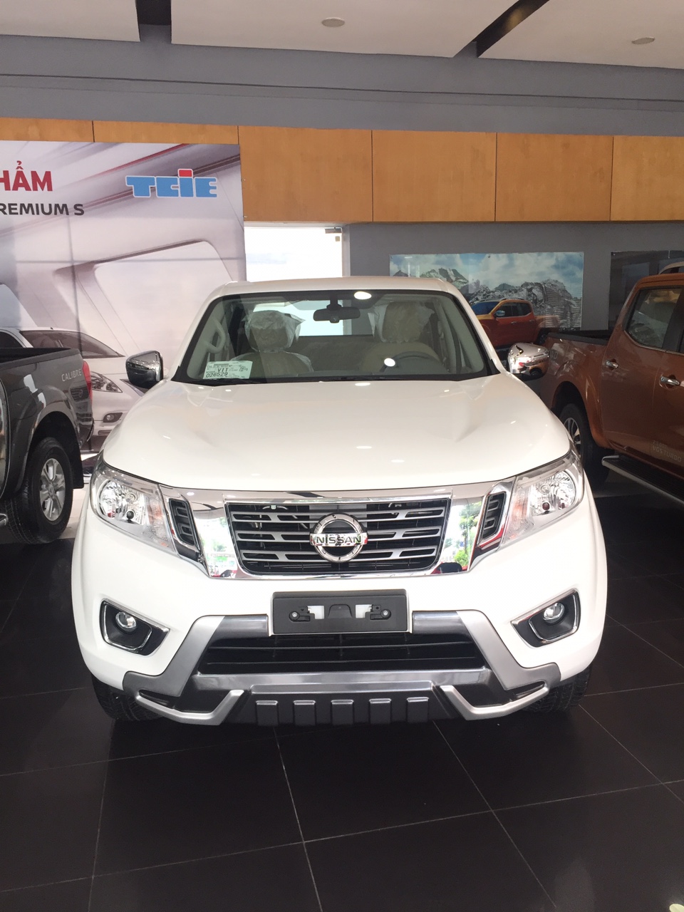 Nissan Navara EL 2017 - Bán Nissan Navara đủ màu - hỗ trợ TG 90% lãi suất chỉ từ 0.65% - LH 0943929696