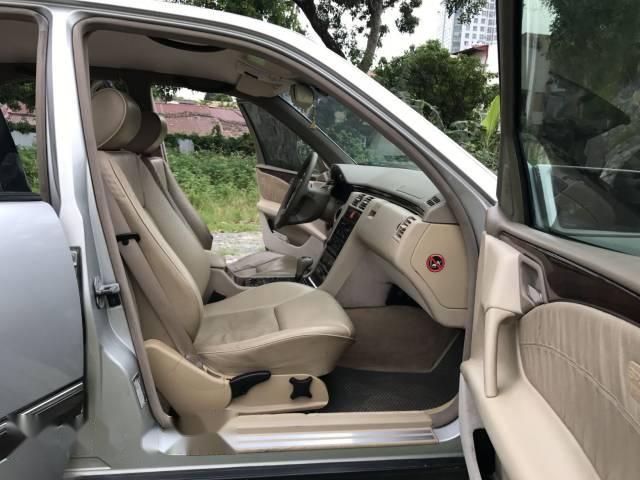 Mercedes-Benz E class E230 1997 - Chính chủ bán Mercedes E230 năm 1997, màu bạc