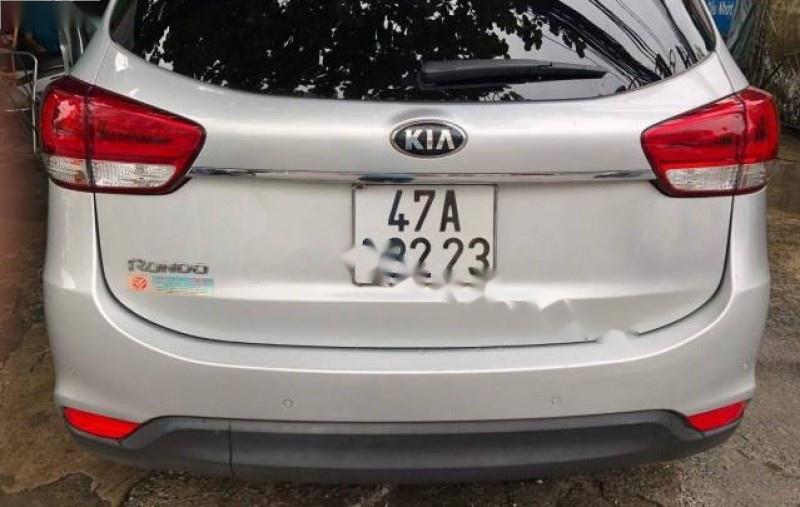 Kia Rondo 2015 - Cần bán gấp Kia Rondo đời 2015, màu bạc