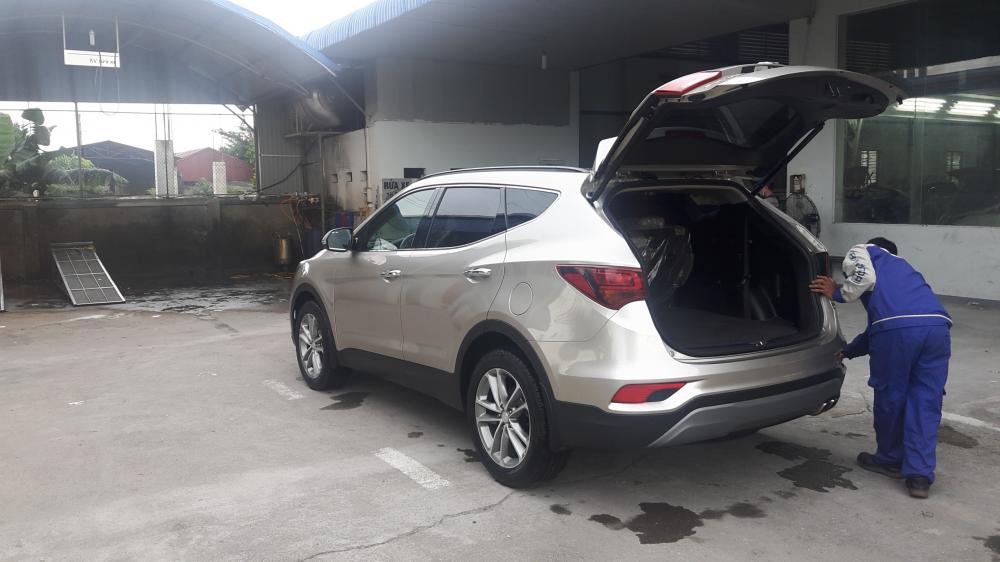 Hyundai Santa Fe AT 2018 - Bán Hyundai Santa Fe AT đời 2018, màu be