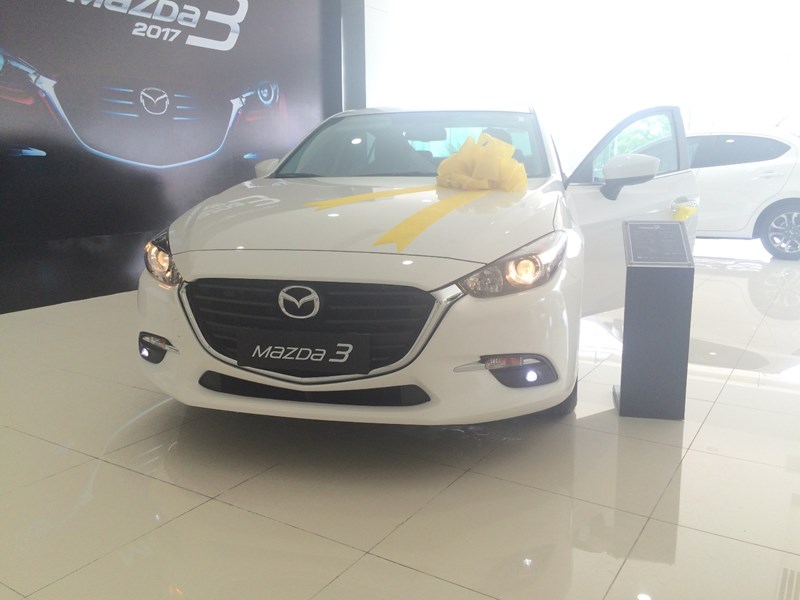 Mazda 3 2017 - Bán xe Mazda 3 đời 2017, màu trắng, xe nhập