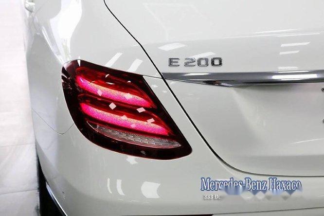 Mercedes-Benz E class E200 2017 - Bán xe Mercedes E200 sản xuất 2017, màu trắng