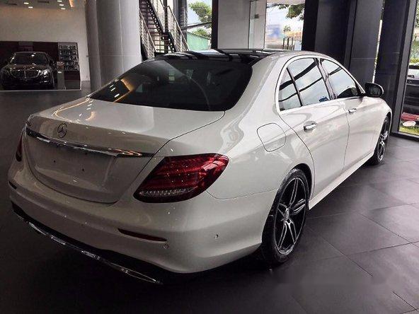 Mercedes-Benz E class E300 AMG 2017 - Cần bán xe Mercedes E300 AMG năm 2017, màu trắng