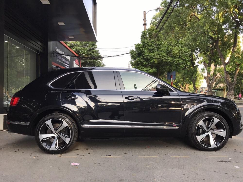 Bentley Bentayga 2019 - Bán Bentley Bentayga First Edition sản xuất 2019, giấy tờ trao tay, giá cạnh tranh, có thương lượng