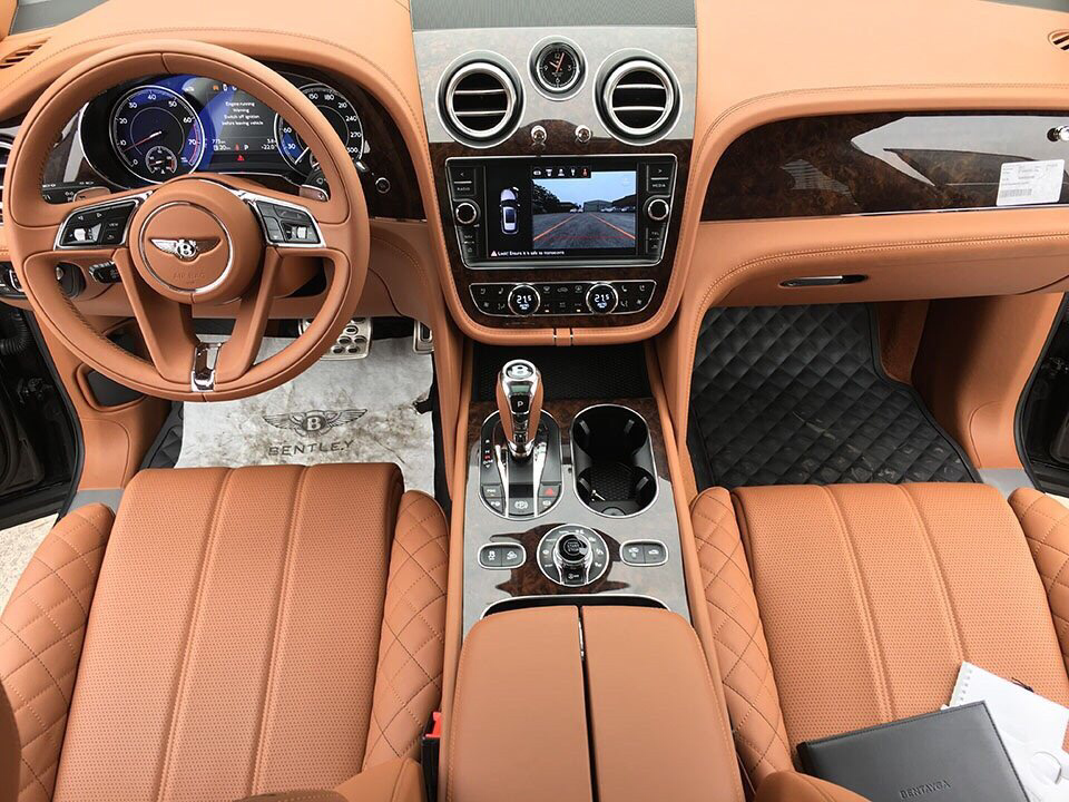 Bentley Bentayga 2019 - Bán Bentley Bentayga First Edition sản xuất 2019, giấy tờ trao tay, giá cạnh tranh, có thương lượng