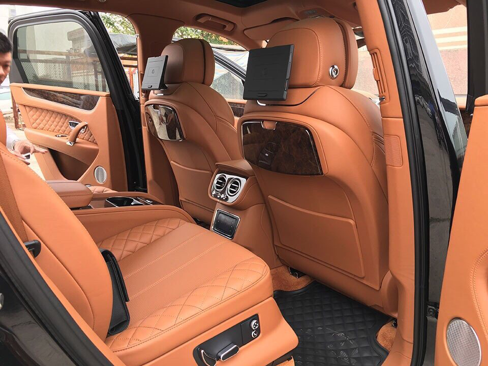 Bentley Bentayga 2019 - Bán Bentley Bentayga First Edition sản xuất 2019, giấy tờ trao tay, giá cạnh tranh, có thương lượng