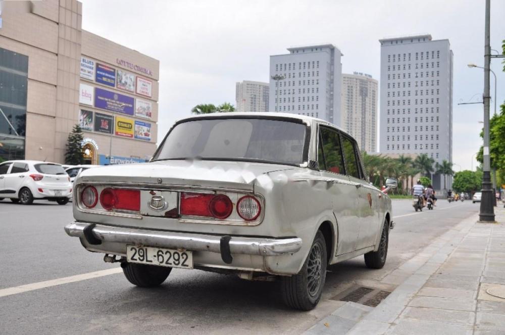 Mazda 1200 1990 - Cần bán xe Mazda 1200 đời 1990, màu bạc, nhập khẩu