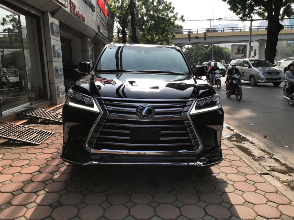 Lexus LX 570 2016 - Bán Lexus LX570 nhập Mỹ màu đen, đã qua sử dụng, sản xuất 2016